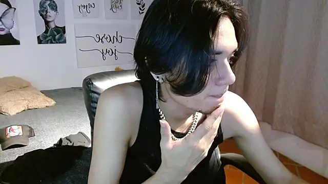 Snapshot of davoxer chatting on 10.05.25 davoxer online show from 10.05.25