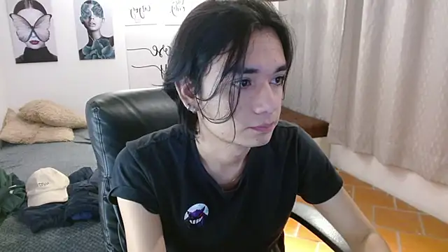 Snapshot of davoxer chatting on 10.21.25 davoxer online show from 10.21.25