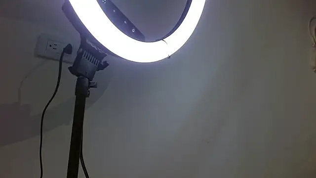 Snapshot of davoxer chatting on 11.18.25 davoxer online show from 11.18.25