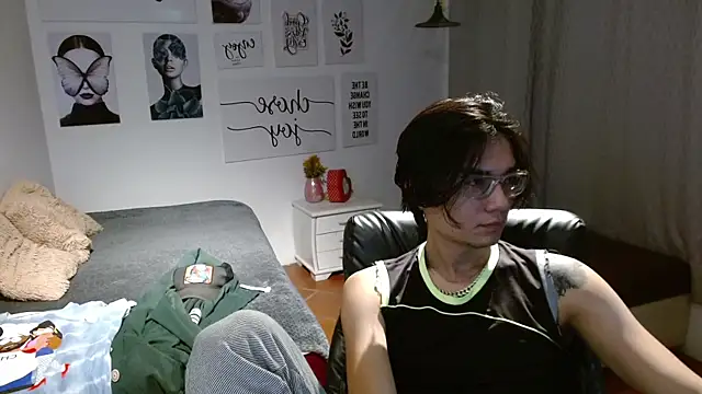 Snapshot of davoxer chatting on 11.22.25 davoxer online show from 11.22.25