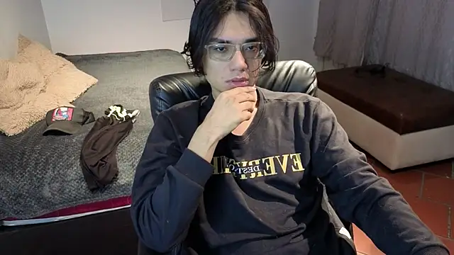 Snapshot of davoxer chatting on 11.26.25 davoxer online show from 11.26.25