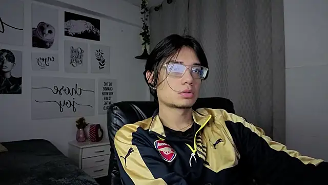 Snapshot of davoxer chatting on 11.28.25 davoxer online show from 11.28.25