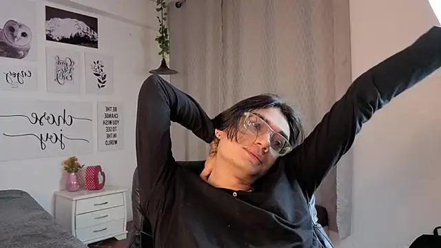 Snapshot of davoxer chatting on 11.29.25 davoxer online show from 11.29.25