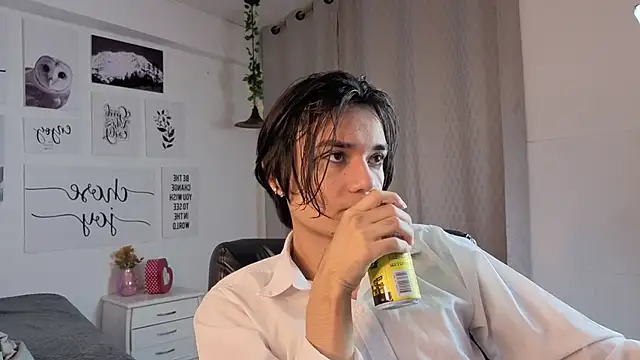 Snapshot of davoxer chatting on 11.30.25 davoxer online show from 11.30.25