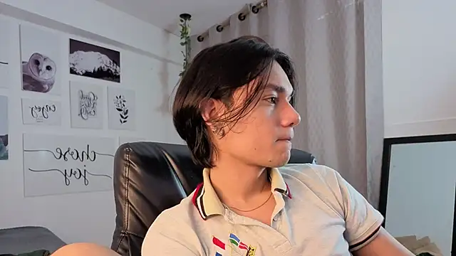 Snapshot of davoxer chatting on 12.18.25 davoxer online show from 12.18.25