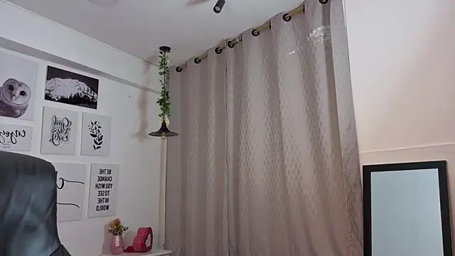 Snapshot of davoxer chatting on 12.19.25 davoxer online show from 12.19.25