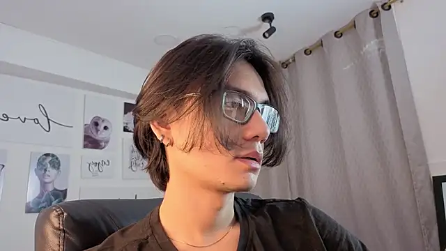 Snapshot of davoxer chatting on 12.20.25 davoxer online show from 12.20.25