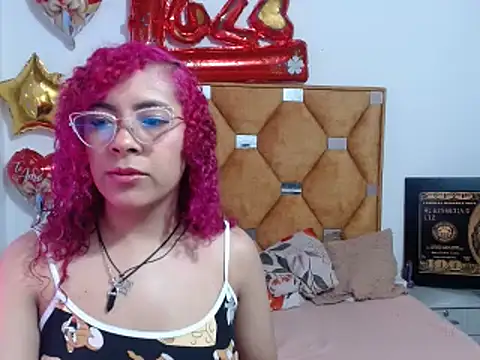 Snapshot of CATTALINAHOT chatting on 04.07.26 CATTALINAHOT online show from 04.07.26