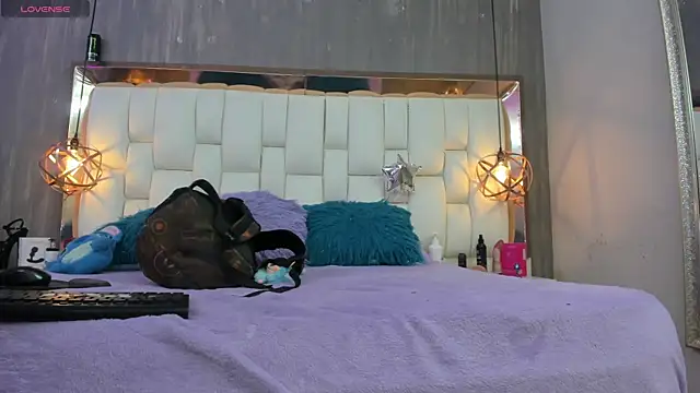 Foxxy Doll online show from 04.20.26