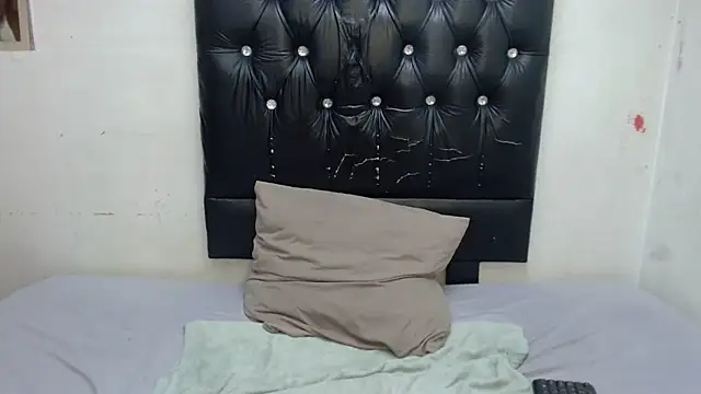 Snapshot of GlowGoddessxx chatting on 07.28.26 GlowGoddessxx online show from 07.28.26