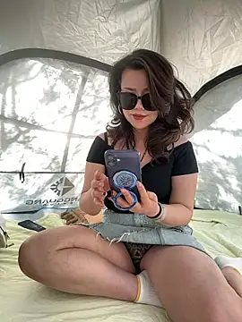 anna yngs online show from 04.18.26