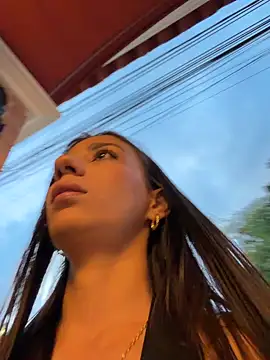 -juicy  online show from 12.04.25