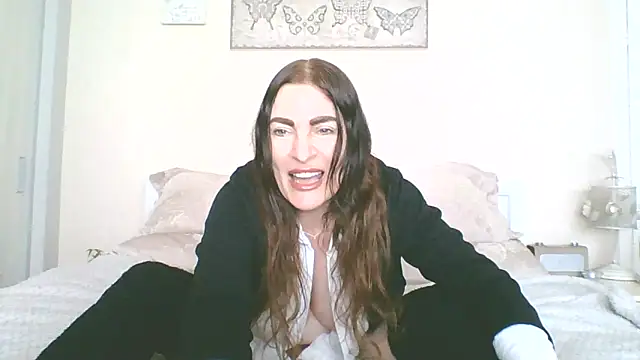 Snapshot of EllaKent chatting on 04.22.26 EllaKent online show from 04.22.26