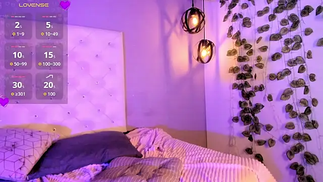 Nicollee Heart online show from 04.04.26