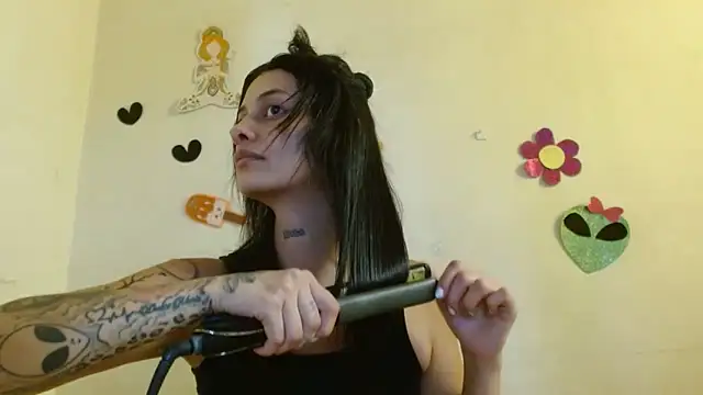 Akasha001 online show from 10.16.25