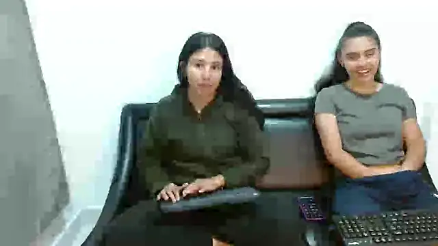 Snapshot of Cristalll_0925 chatting on 10.21.25 Cristalll 0925 online show from 10.21.25