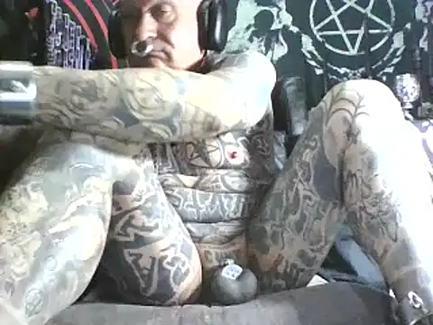 Snapshot of object857 chatting on 10.18.25 object857 online show from 10.18.25