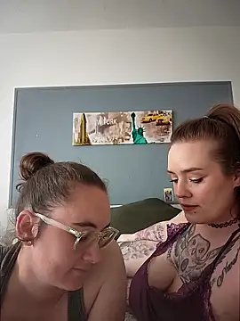 AndHerXO online show from 04.22.26