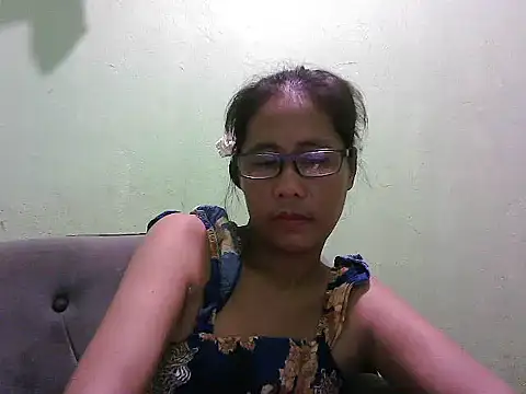 Snapshot of HotLadyPinay32 chatting on 05.08.26 HotLadyPinay32 online show from 05.08.26