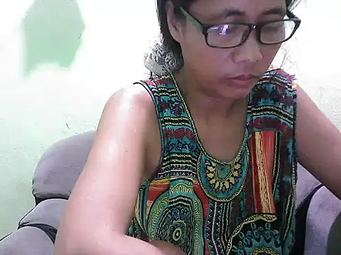 Snapshot of HotLadyPinay32 chatting on 05.10.26 HotLadyPinay32 online show from 05.10.26