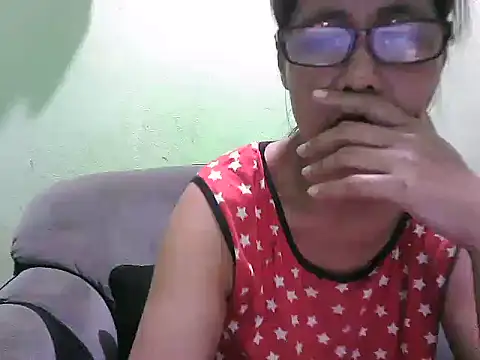 Snapshot of HotLadyPinay32 chatting on 06.04.26 HotLadyPinay32 online show from 06.04.26