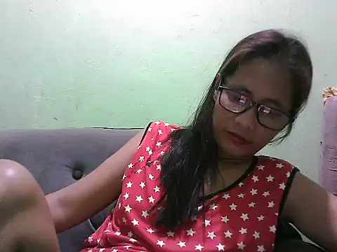 Snapshot of HotLadyPinay32 chatting on 07.24.26 HotLadyPinay32 online show from 07.24.26