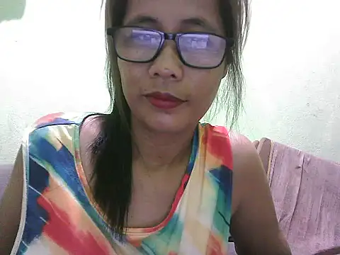 Snapshot of HotLadyPinay32 chatting on 07.26.26 HotLadyPinay32 online show from 07.26.26