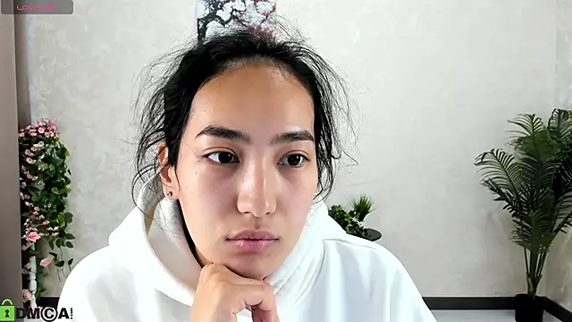 FlirtyAura online show from 10.06.25