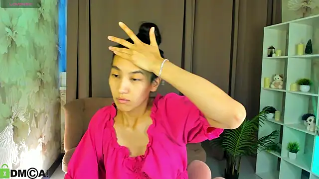 Snapshot of FlirtyAura chatting on 07.27.26 FlirtyAura online show from 07.27.26