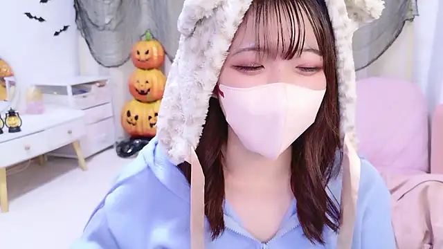 Snapshot of AKO_o0 chatting on 10.22.25 AKO o0 online show from 10.22.25