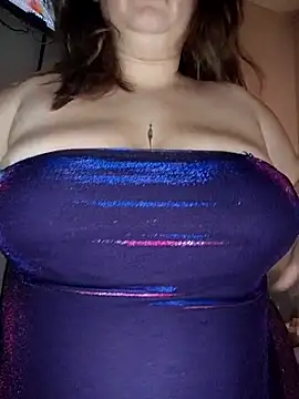 Snapshot of limasieraaa chatting on 12.16.25 limasieraaa online show from 12.16.25