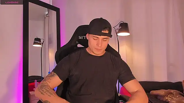 Snapshot of connorsmiith chatting on 06.23.26 connorsmiith online show from 06.23.26