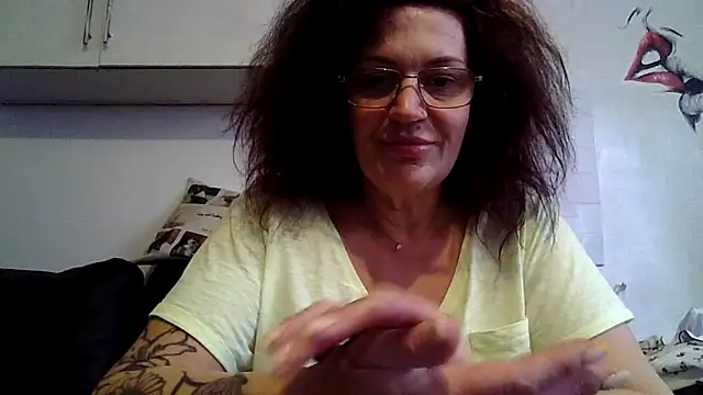 RubyyRosee online show from 04.19.26