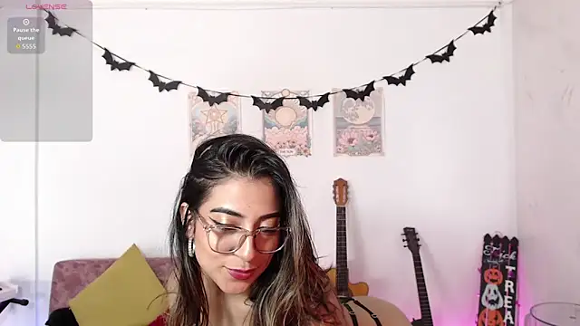 Susanahendrix online show from 10.27.25