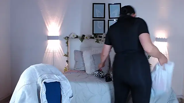 Megan 05  online show from 10.18.25