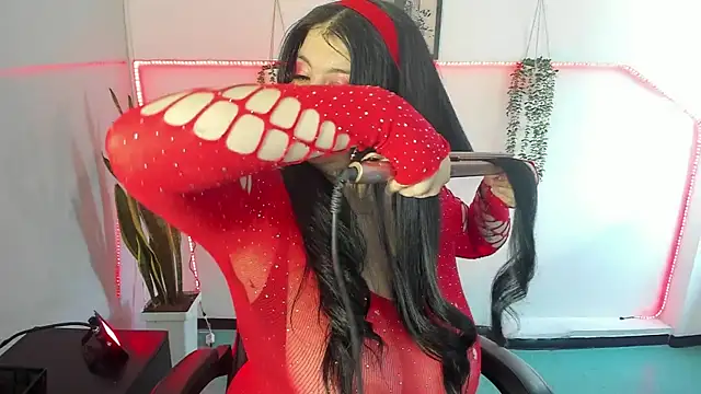 Angie lynn online show from 12.14.25