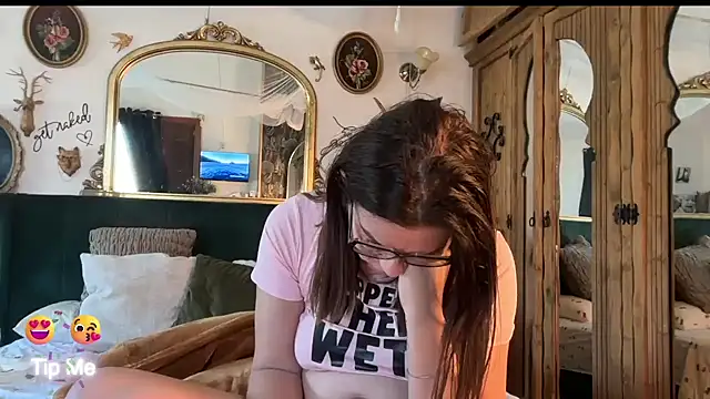 Snapshot of _Melia_ chatting on 06.27.26 Melia online show from 06.27.26