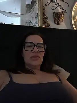 Snapshot of _Melia_ chatting on 06.28.26 Melia online show from 06.28.26