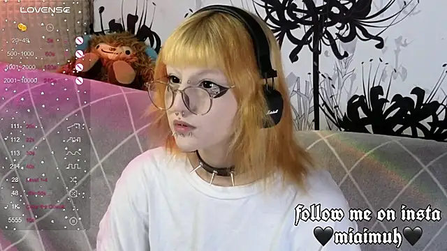 Snapshot of mia__yui chatting on 09.09.25 mia yui online show from 09.09.25