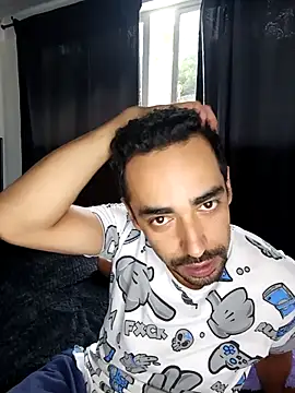 Snapshot of stivenlujan69 chatting on 10.23.25 stivenlujan69 online show from 10.23.25