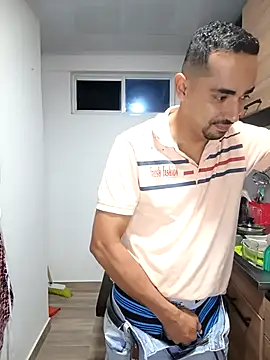 Snapshot of stivenlujan69 chatting on 10.31.25 stivenlujan69 online show from 10.31.25