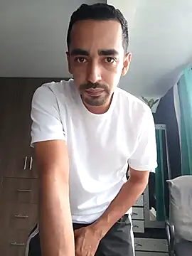 Snapshot of stivenlujan69 chatting on 11.20.25 stivenlujan69 online show from 11.20.25