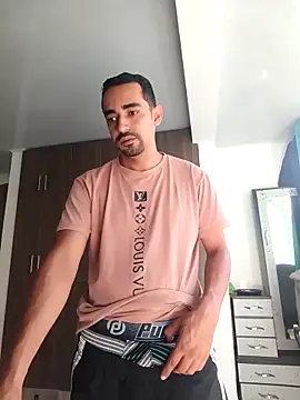 Snapshot of stivenlujan69 chatting on 11.21.25 stivenlujan69 online show from 11.21.25