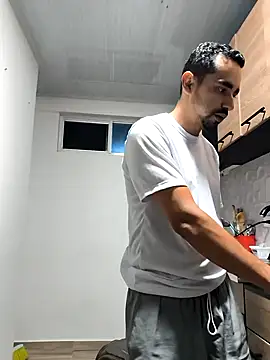 Snapshot of stivenlujan69 chatting on 11.26.25 stivenlujan69 online show from 11.26.25