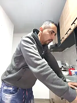 Snapshot of stivenlujan69 chatting on 12.14.25 stivenlujan69 online show from 12.14.25