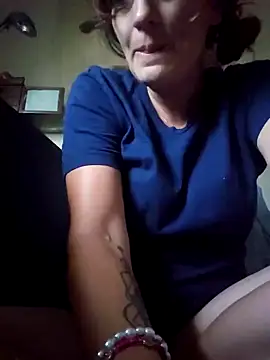 Snapshot of adrielleigh chatting on 09.26.25 adrielleigh online show from 09.26.25