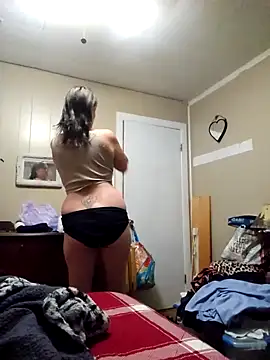 Snapshot of adrielleigh chatting on 10.19.25 adrielleigh online show from 10.19.25