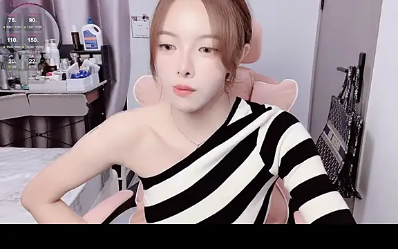 Snapshot of AmyySC chatting on 10.28.25 AmyySC online show from 10.28.25