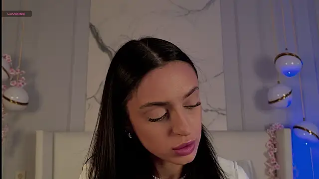 AdoraCortes online show from 11.20.25