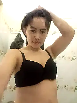 Snapshot of besa4 chatting on 11.26.25 besa4 online show from 11.26.25